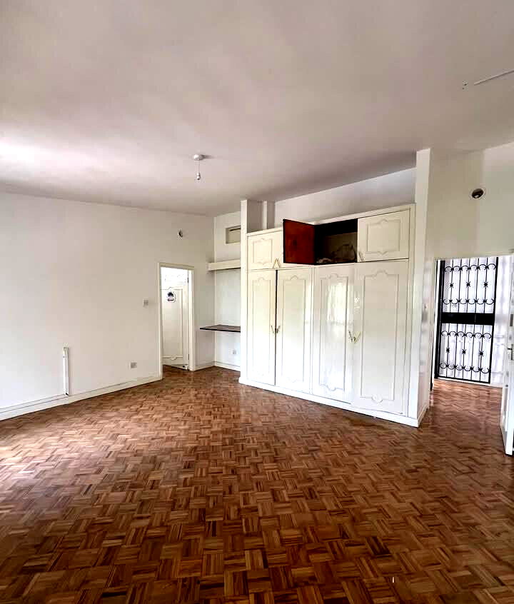 5 En-Suite Bedrooms with DSQ & Front Garden - Kilimani
