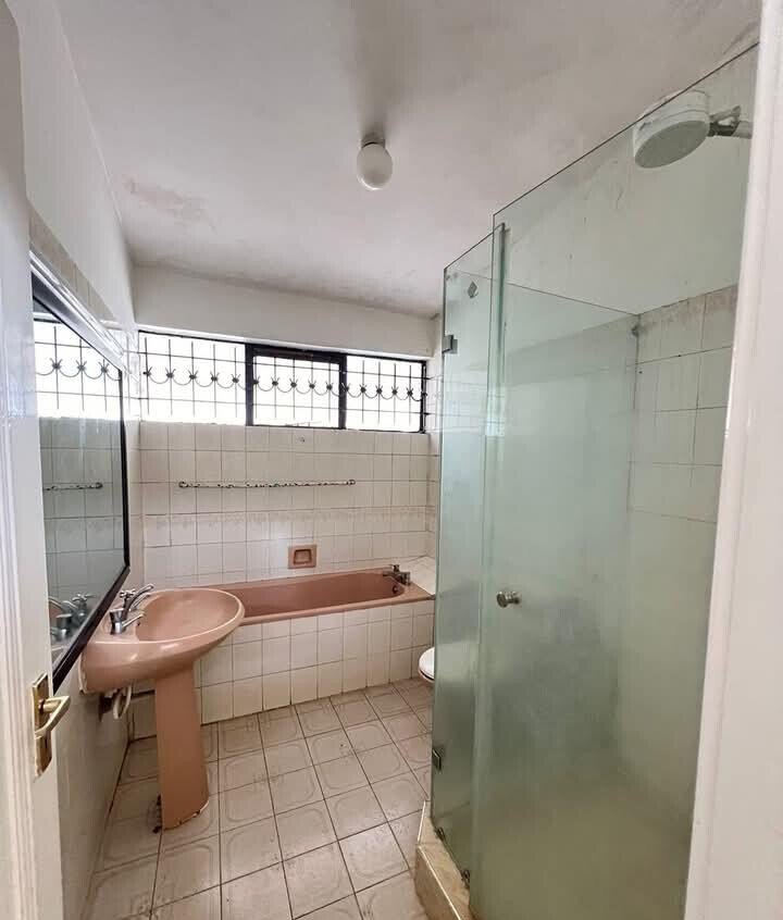 5 En-Suite Bedrooms with DSQ & Front Garden - Kilimani