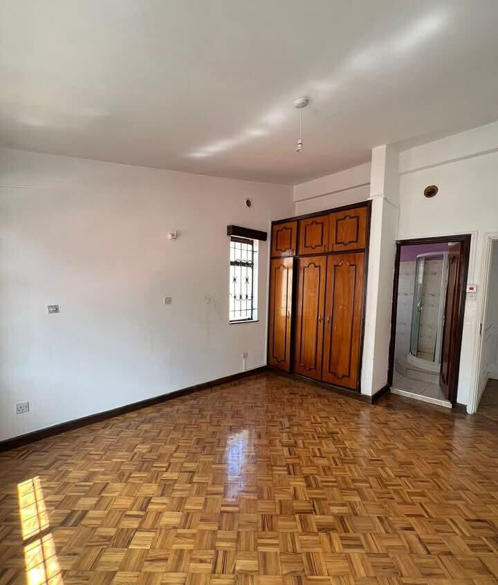 5 En-Suite Bedrooms with DSQ & Front Garden - Kilimani