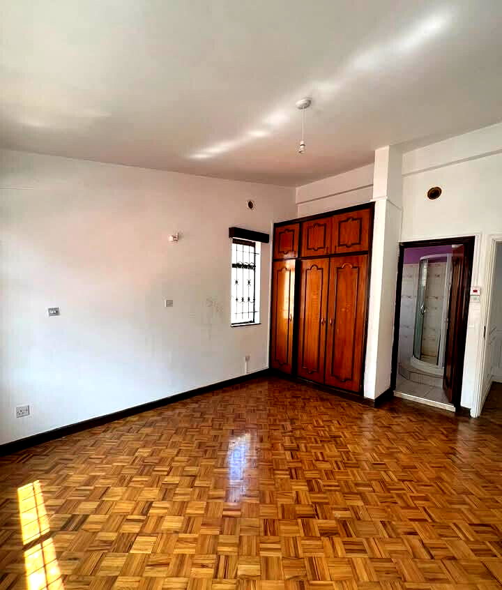 5 En-Suite Bedrooms with DSQ & Front Garden - Kilimani