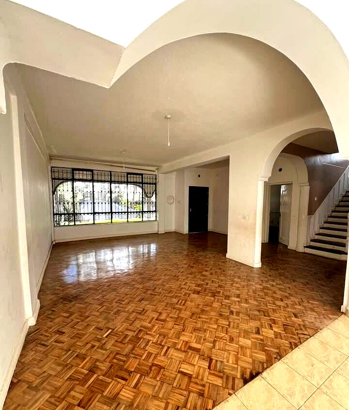 5 En-Suite Bedrooms with DSQ & Front Garden - Kilimani