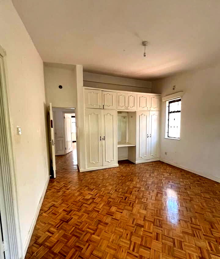 5 En-Suite Bedrooms with DSQ & Front Garden - Kilimani
