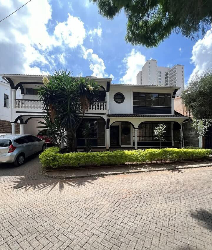 5 En-Suite Bedrooms with DSQ & Front Garden - Kilimani