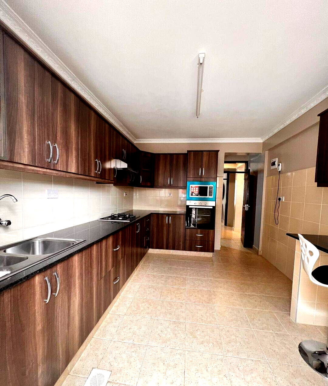 5-Bedroom Townhouse Near Gateway Mall & JKIA - Syokimau