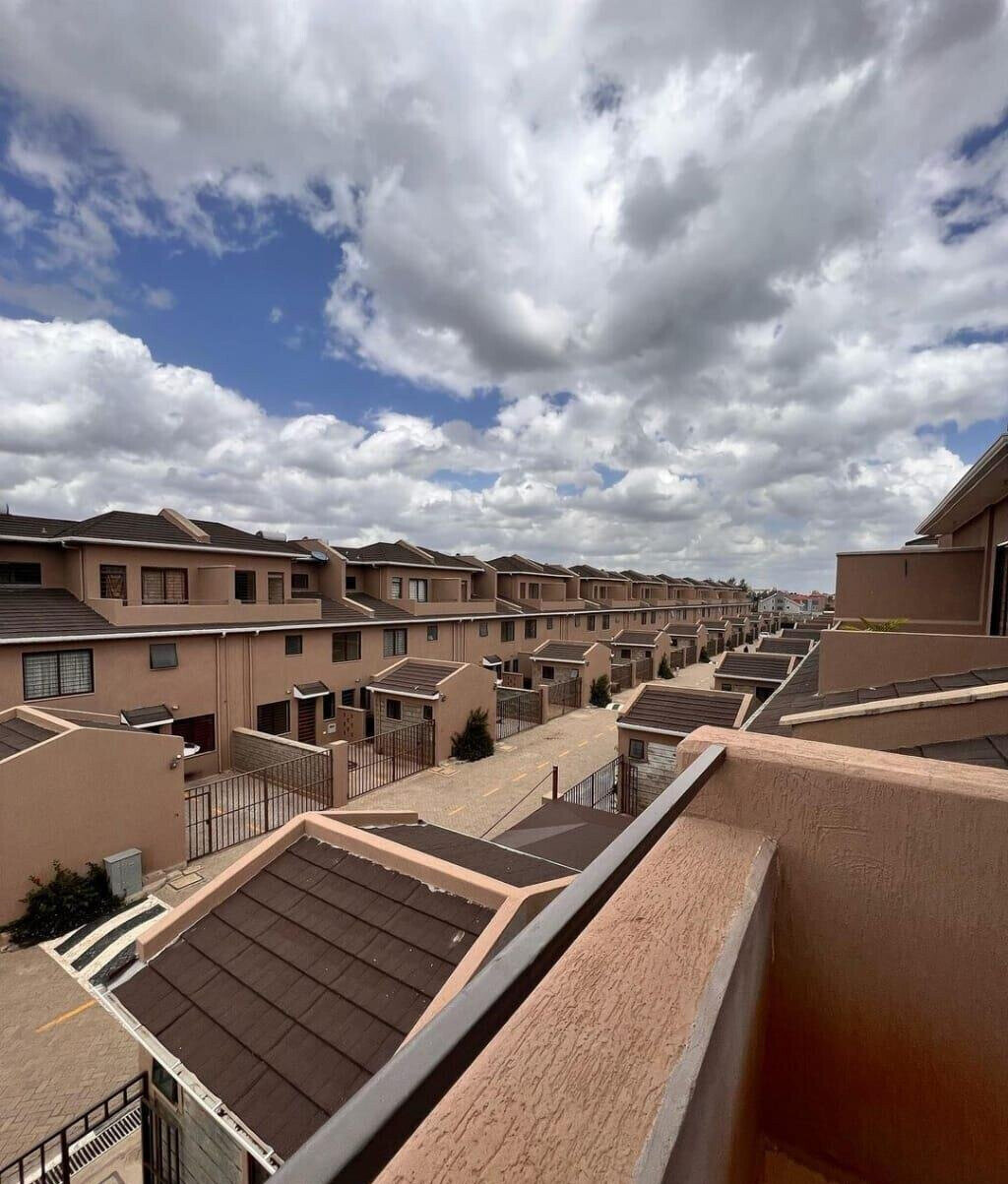 5-Bedroom Townhouse Near Gateway Mall & JKIA - Syokimau