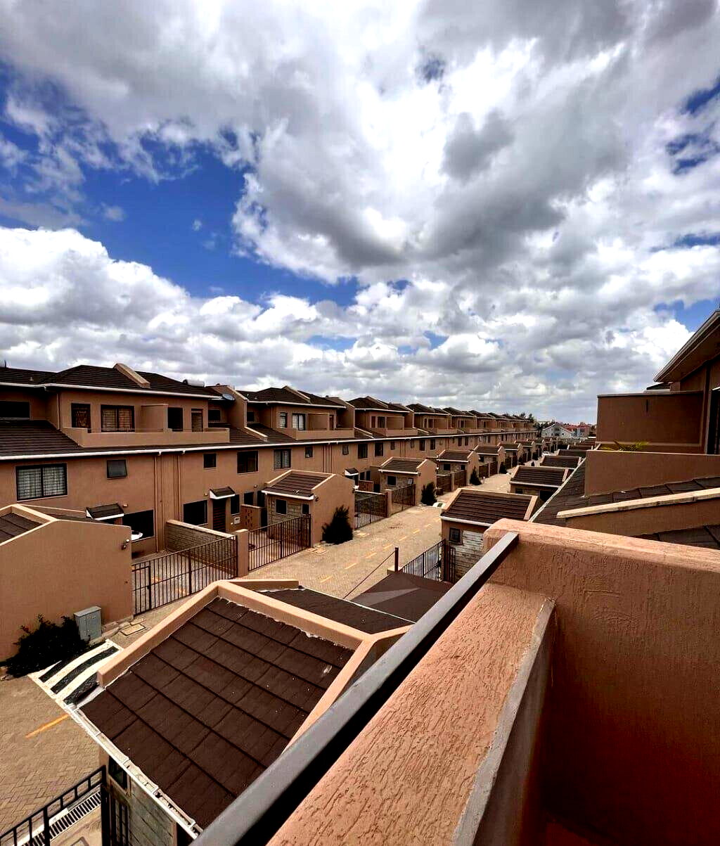 5-Bedroom Townhouse Near Gateway Mall & JKIA - Syokimau
