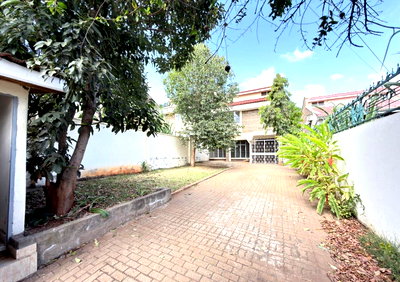 Rustic 4BR Townhouse with Garden
