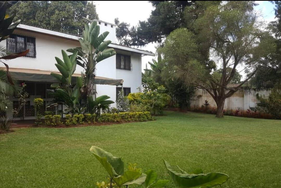1/8 Acre 6BR Garden Home