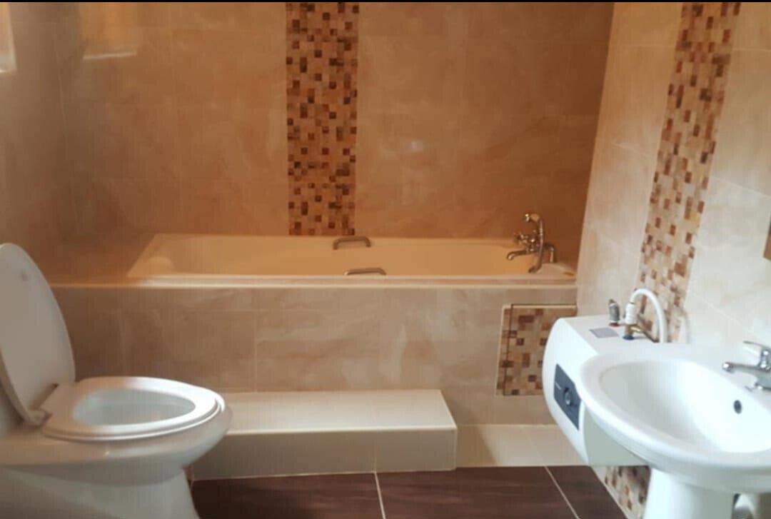 1/8 Acre 6BR Garden Home
