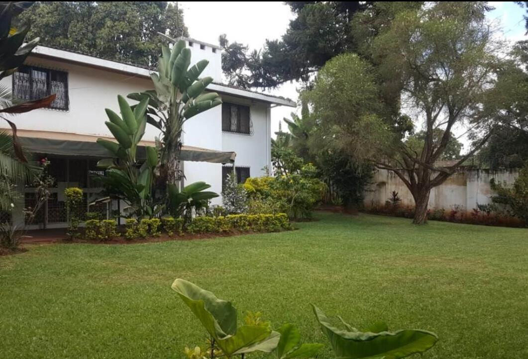 1/8 Acre 6BR Garden Home