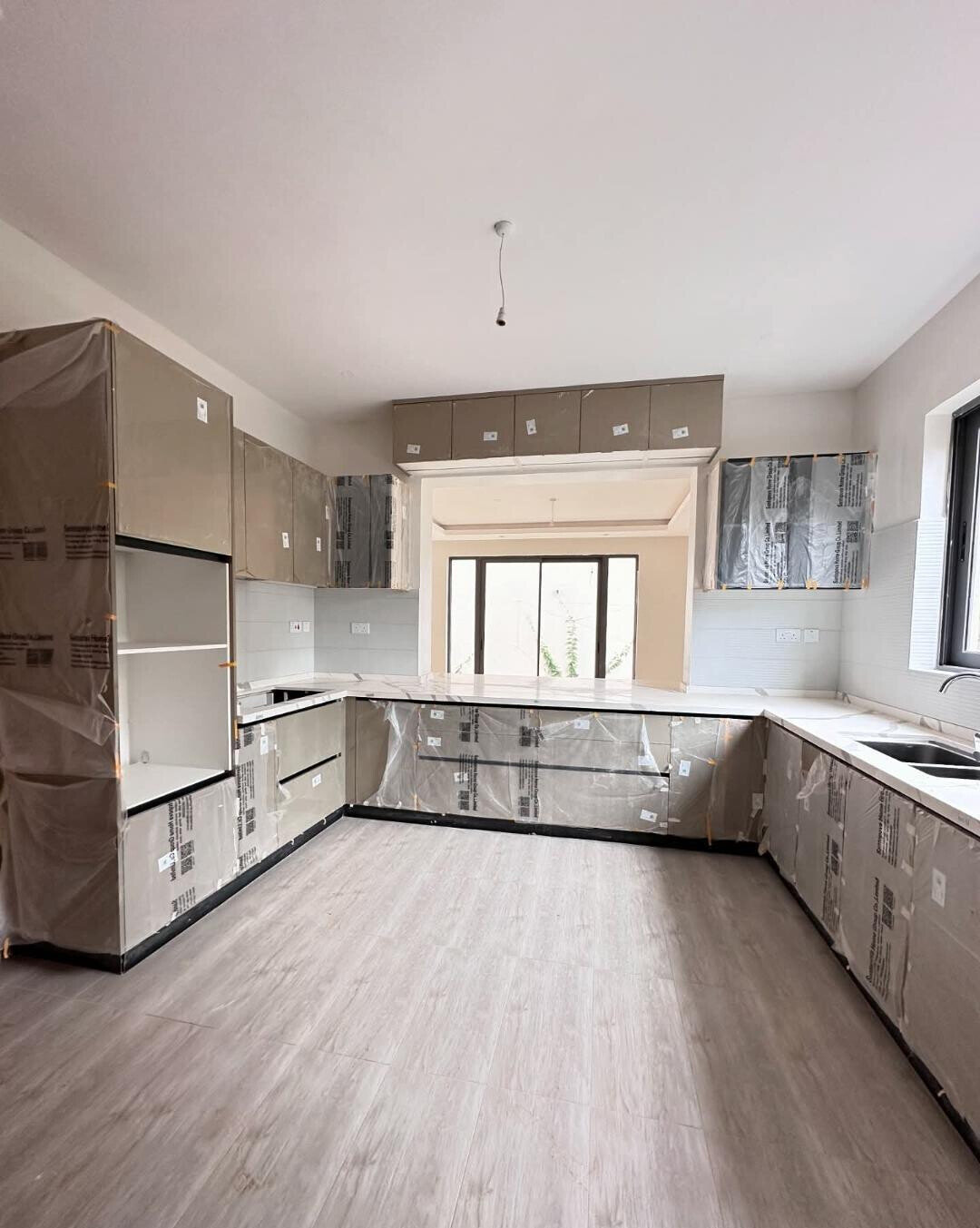 6-Bed Townhouse with Rooftop Terrace & DSQ - Lavington