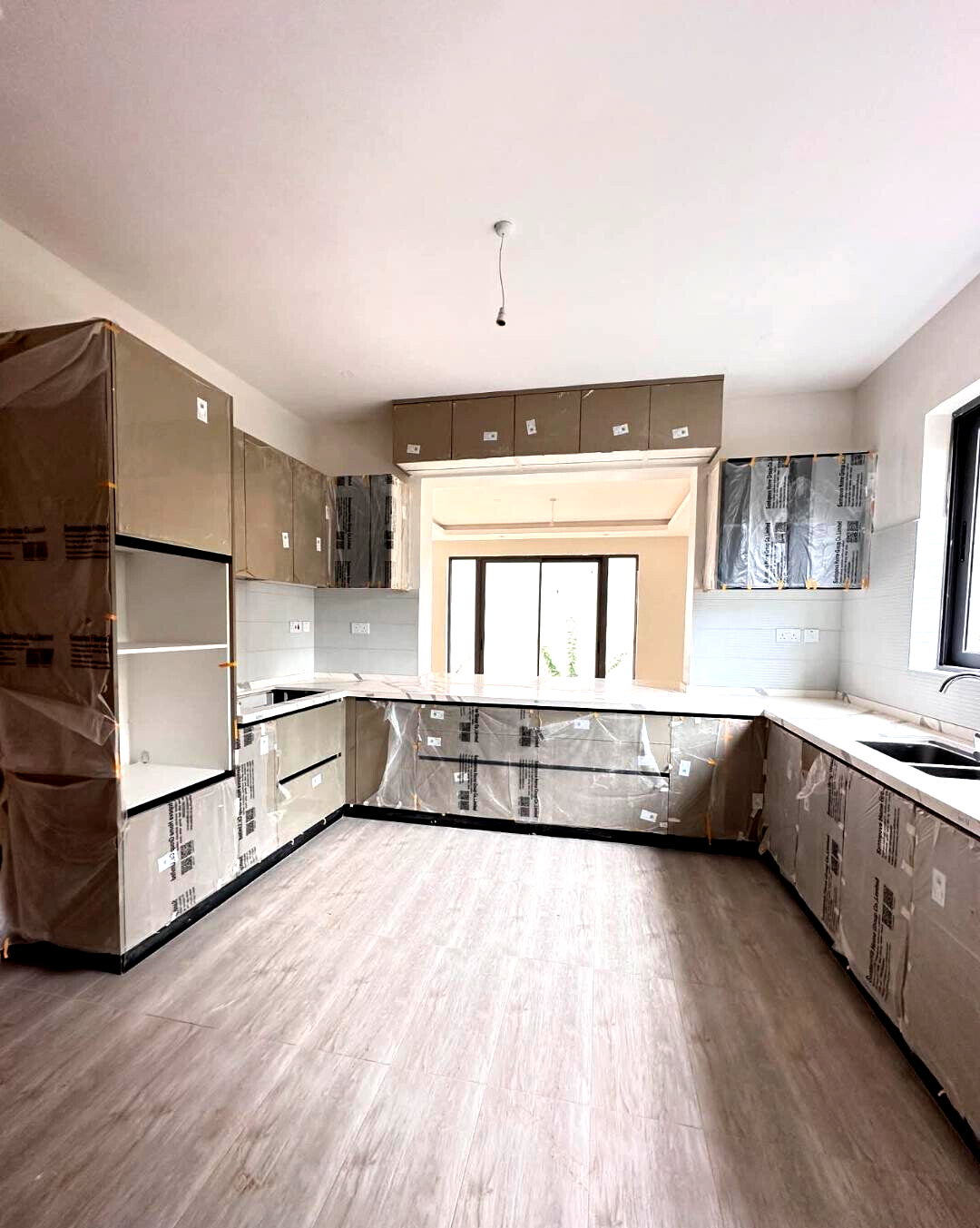 6-Bed Townhouse with Rooftop Terrace & DSQ - Lavington