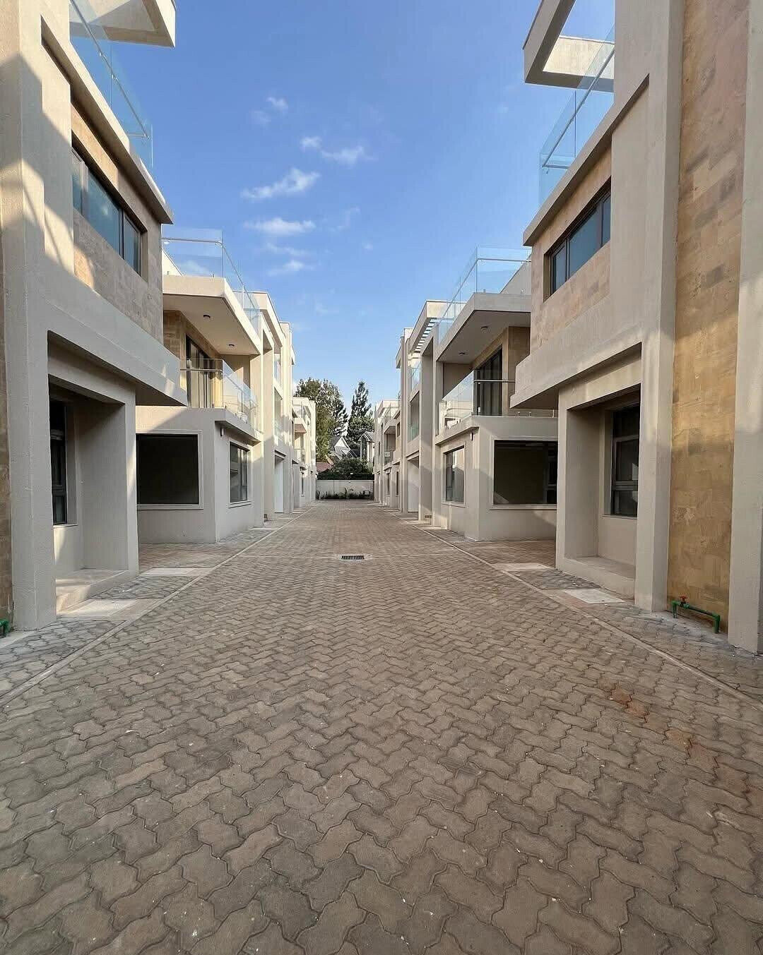 6-Bed Townhouse with Rooftop Terrace & DSQ - Lavington