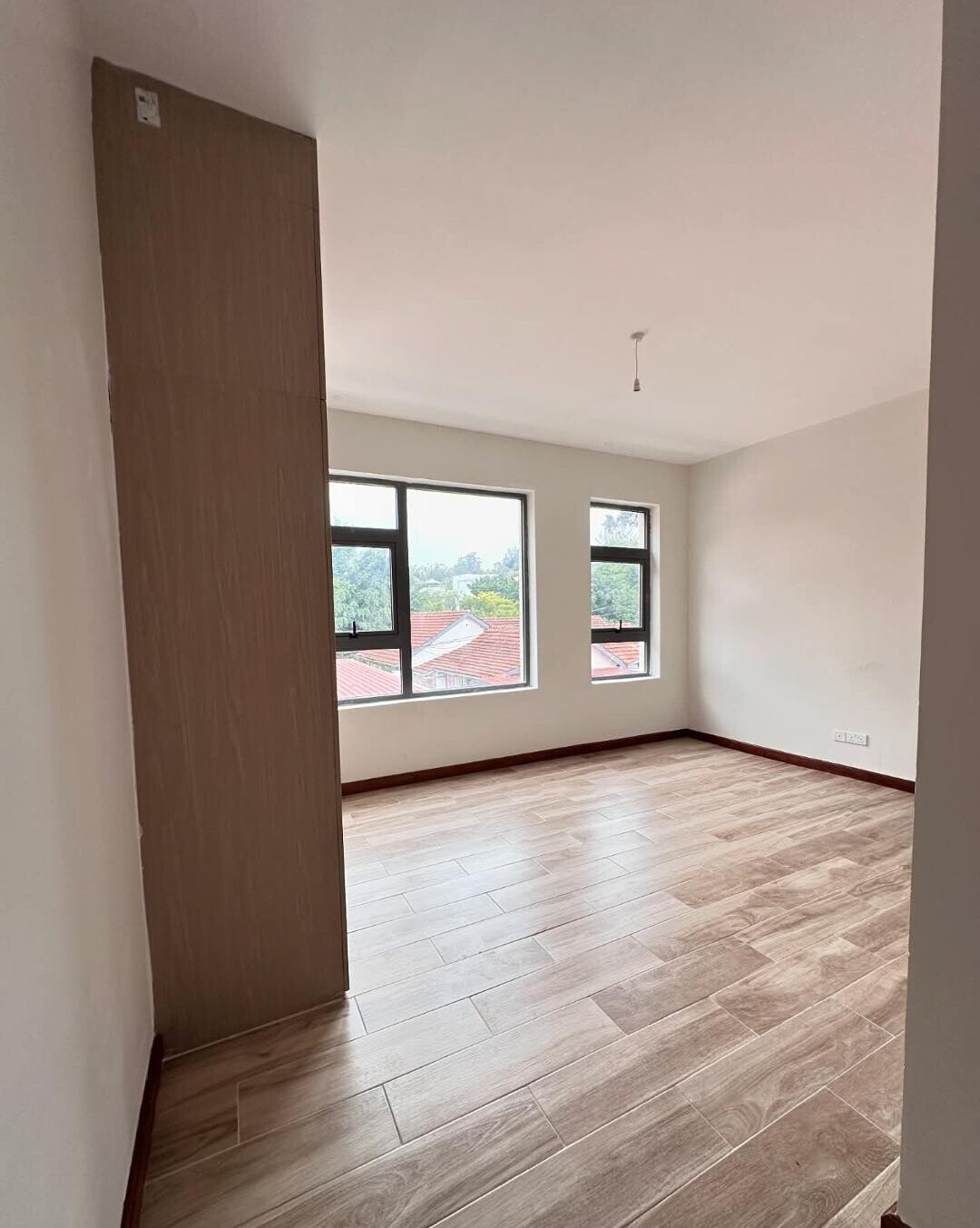 6-Bed Townhouse with Rooftop Terrace & DSQ - Lavington