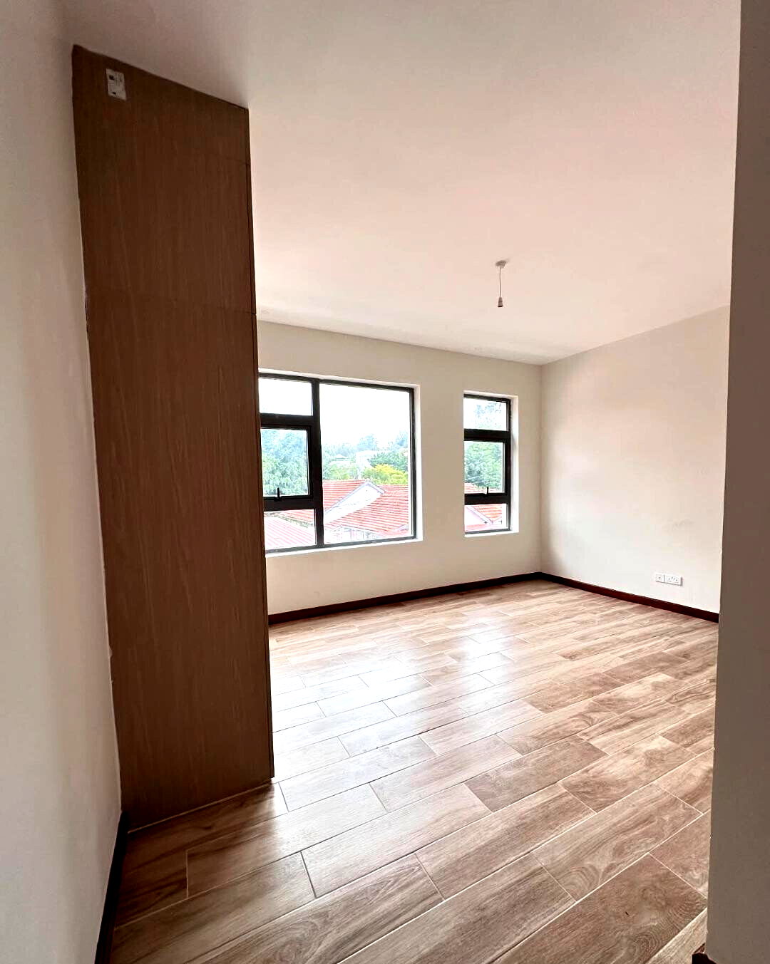 6-Bed Townhouse with Rooftop Terrace & DSQ - Lavington