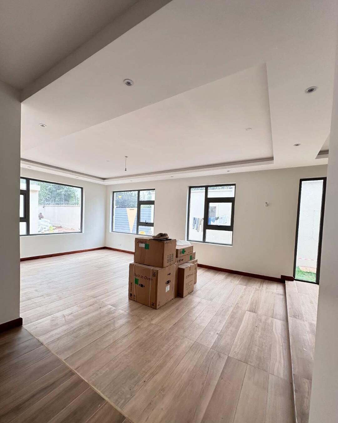 6-Bed Townhouse with Rooftop Terrace & DSQ - Lavington