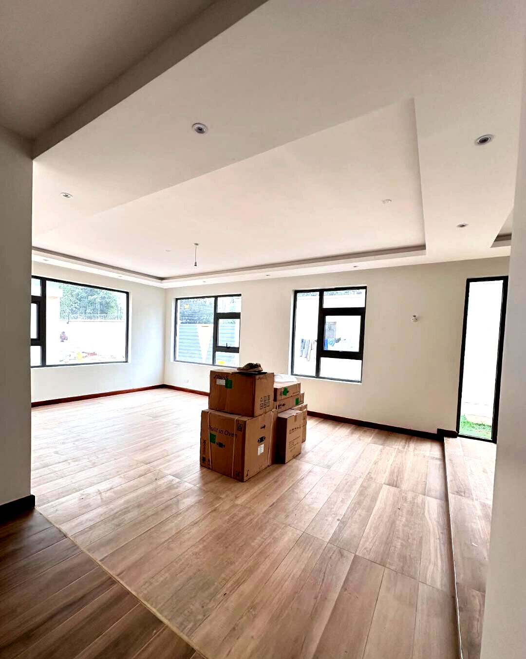 6-Bed Townhouse with Rooftop Terrace & DSQ - Lavington