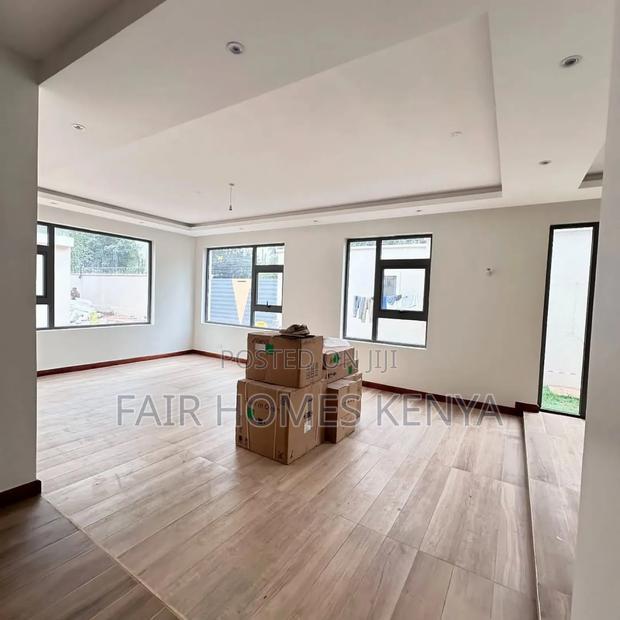 6bdrm Townhouse/Terrace in Lavington Green for sale