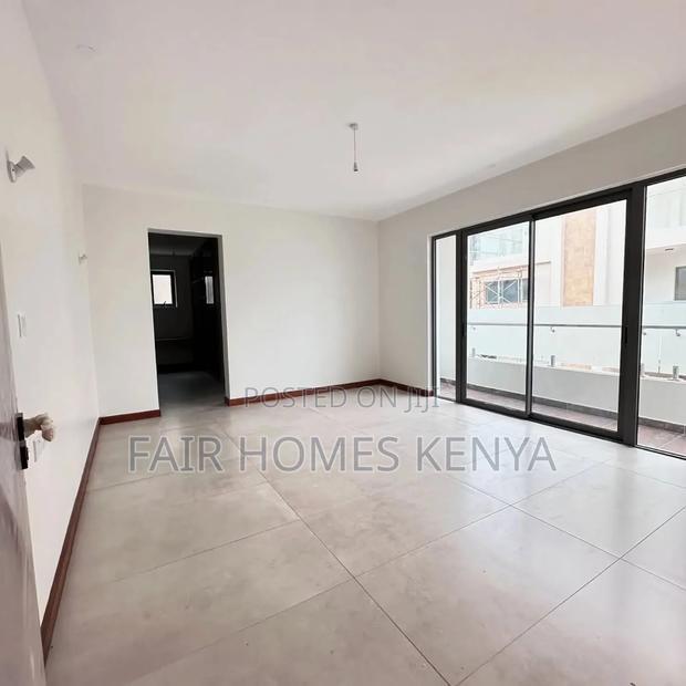 6bdrm Townhouse/Terrace in Lavington Green for sale