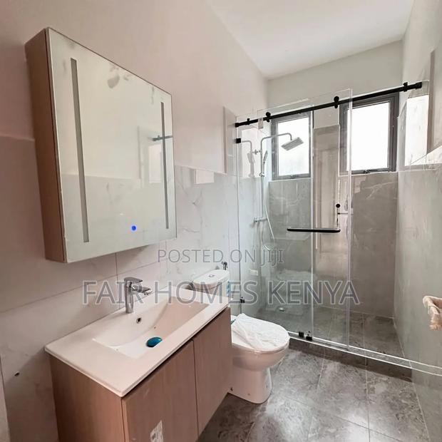 6bdrm Townhouse/Terrace in Lavington Green for sale