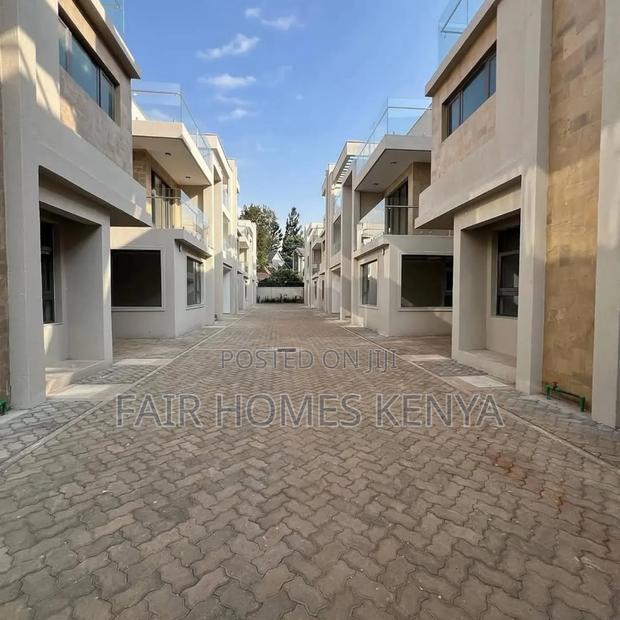 6bdrm Townhouse/Terrace in Lavington Green for sale