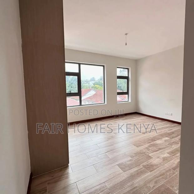 6bdrm Townhouse/Terrace in Lavington Green for sale