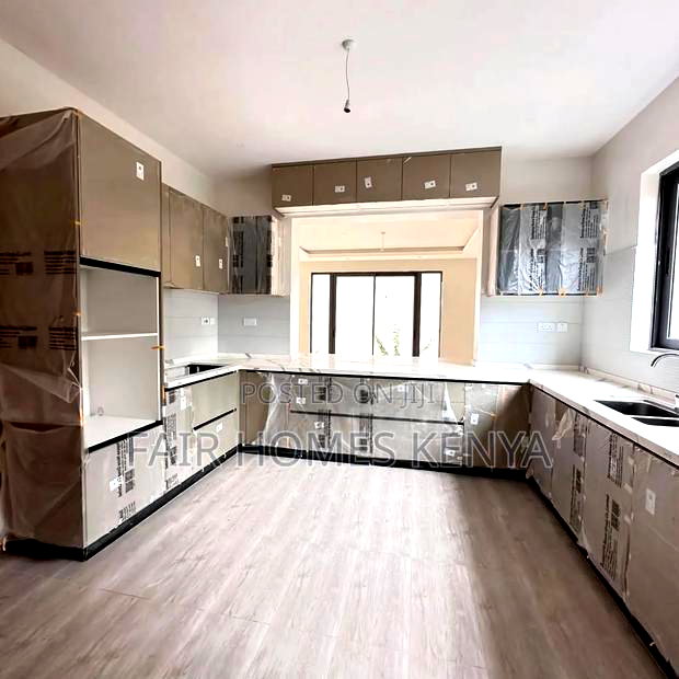 6bdrm Townhouse/Terrace in Lavington Green for sale