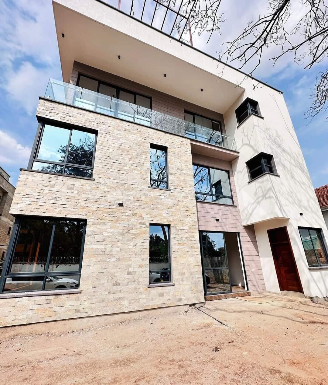 New 4-Ensuite Townhouse with DSQ & Solar - Lavington
