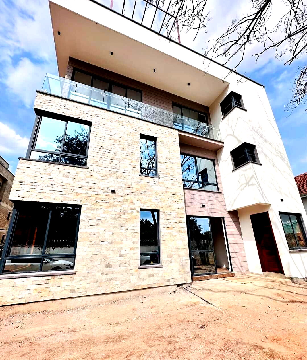 New 4-Ensuite Townhouse with DSQ & Solar - Lavington