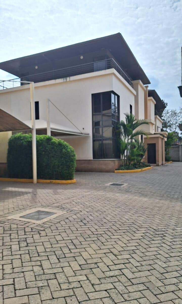 5BR All-Ensuite Townhouse with DSQ & Wooden Floors - Kileleshwa