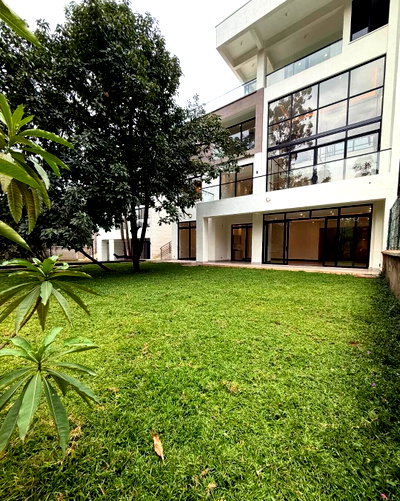 6-Bedroom Villa with Rooftop Terrace & DSQ - Kitisuru