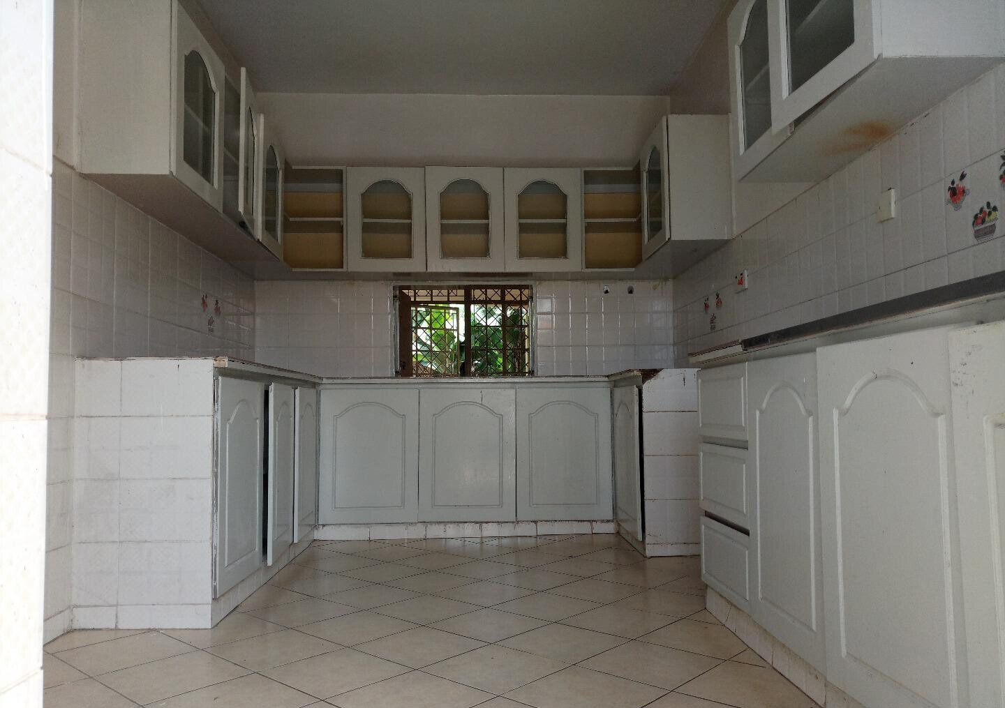4BR Townhouse with Private Gate & Manicured Gardens - South C