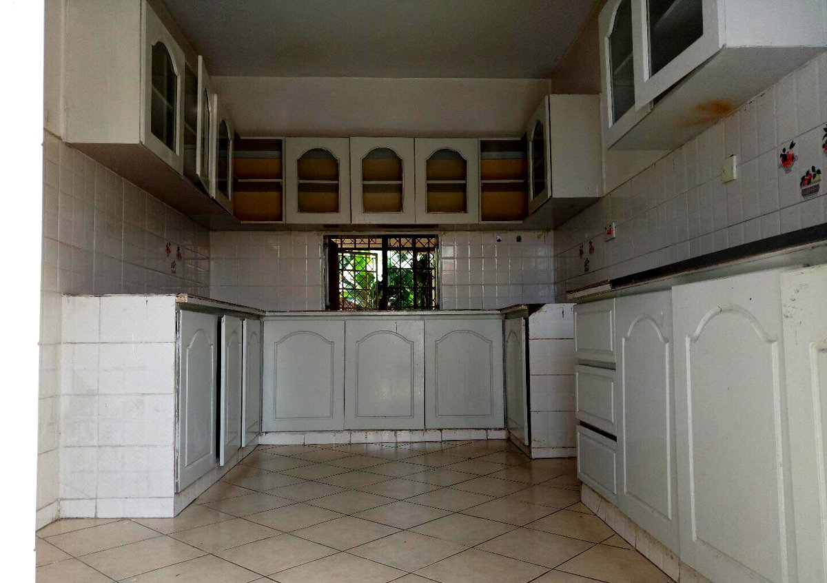 4BR Townhouse with Private Gate & Manicured Gardens - South C