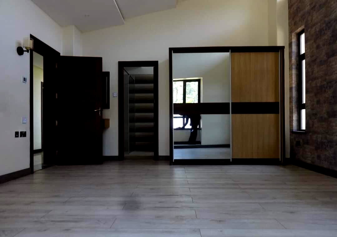 New 5-Ensuite Townhouse with Lush Garden & 6-Car Parking - Lower Kabete