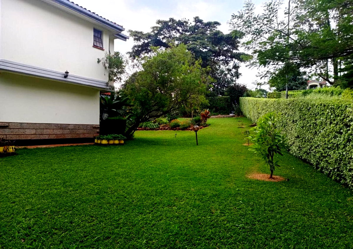 4BR Townhouse with Sunken Lounge & Fireplace – Rosslyn Gated Community