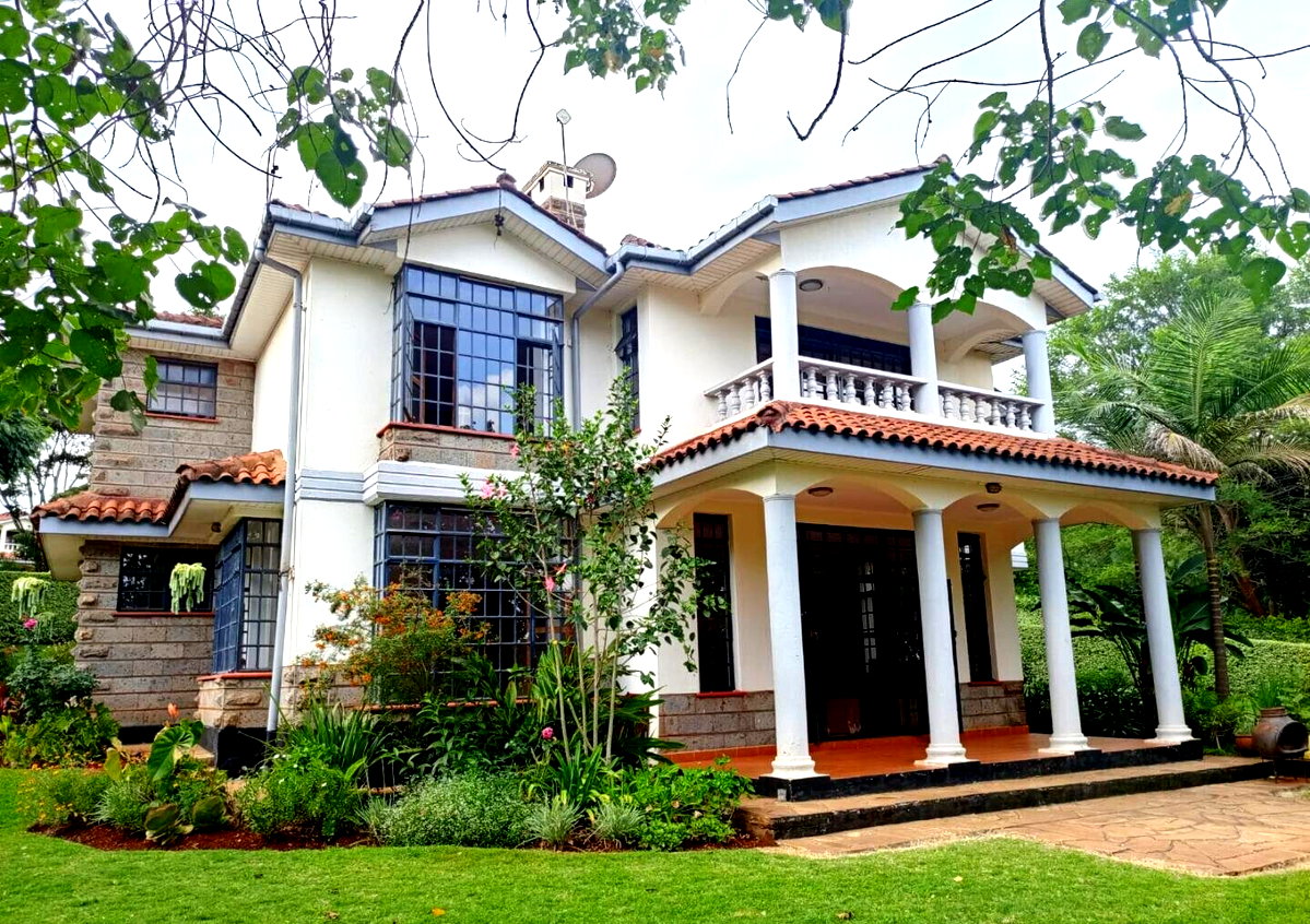 4BR Townhouse with Sunken Lounge & Fireplace – Rosslyn Gated Community