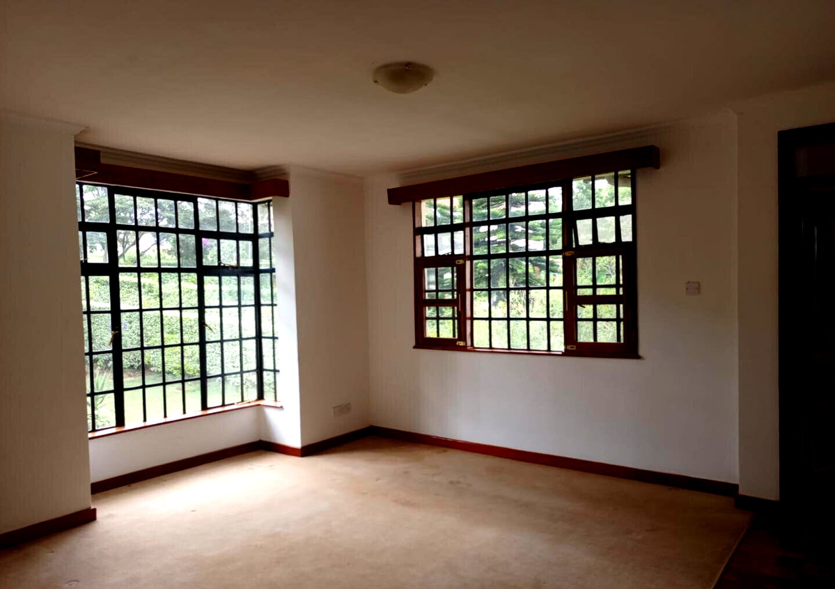 4BR Townhouse with Sunken Lounge & Fireplace – Rosslyn Gated Community