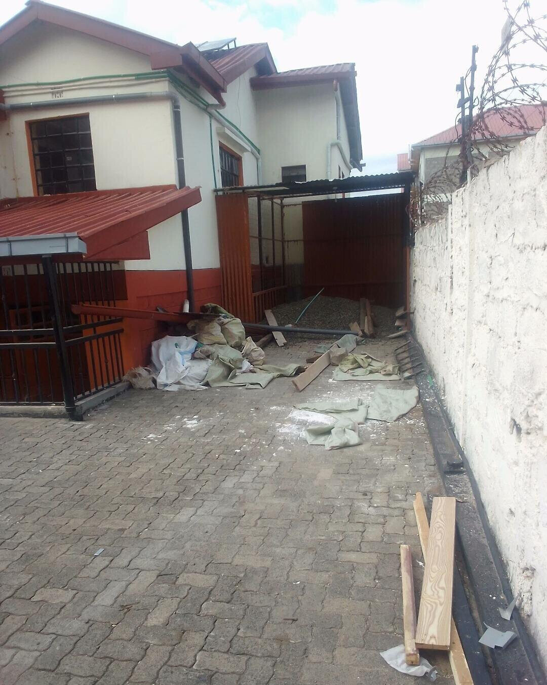 6-Bedroom Maisonette 100 Yards from Magadi Highway - Kiserian
