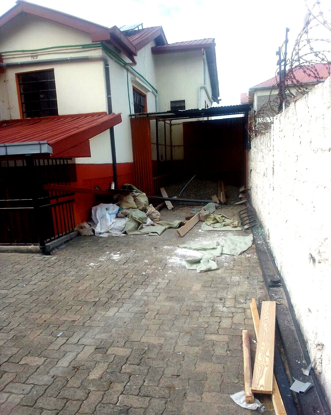 6-Bedroom Maisonette 100 Yards from Magadi Highway - Kiserian