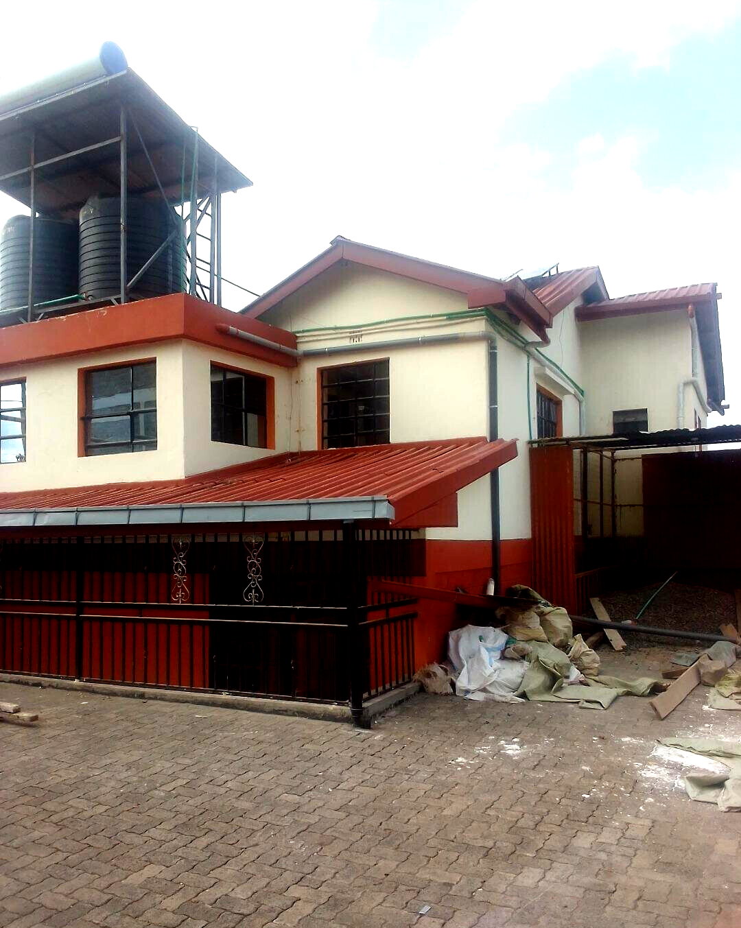 6-Bedroom Maisonette 100 Yards from Magadi Highway - Kiserian