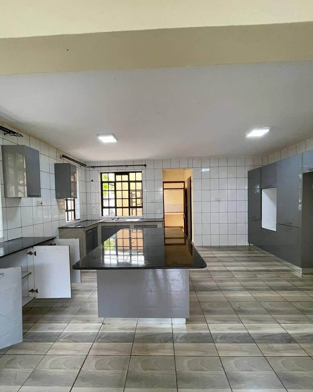 5BR Townhouse on Half-Acre in Kyuna – Nairobi