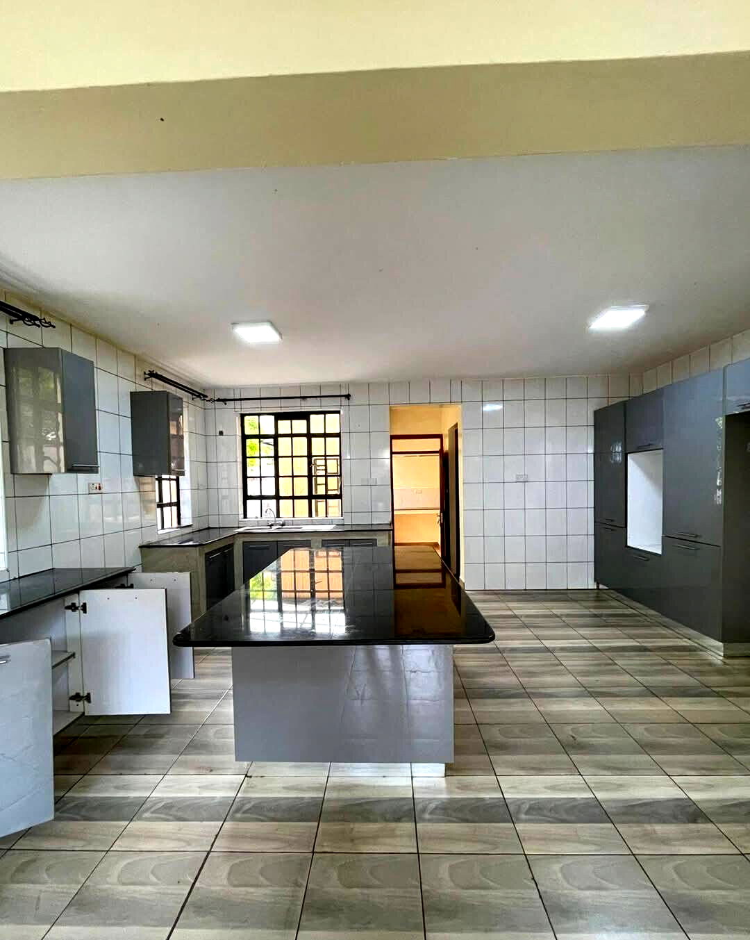 5BR Townhouse on Half-Acre in Kyuna – Nairobi