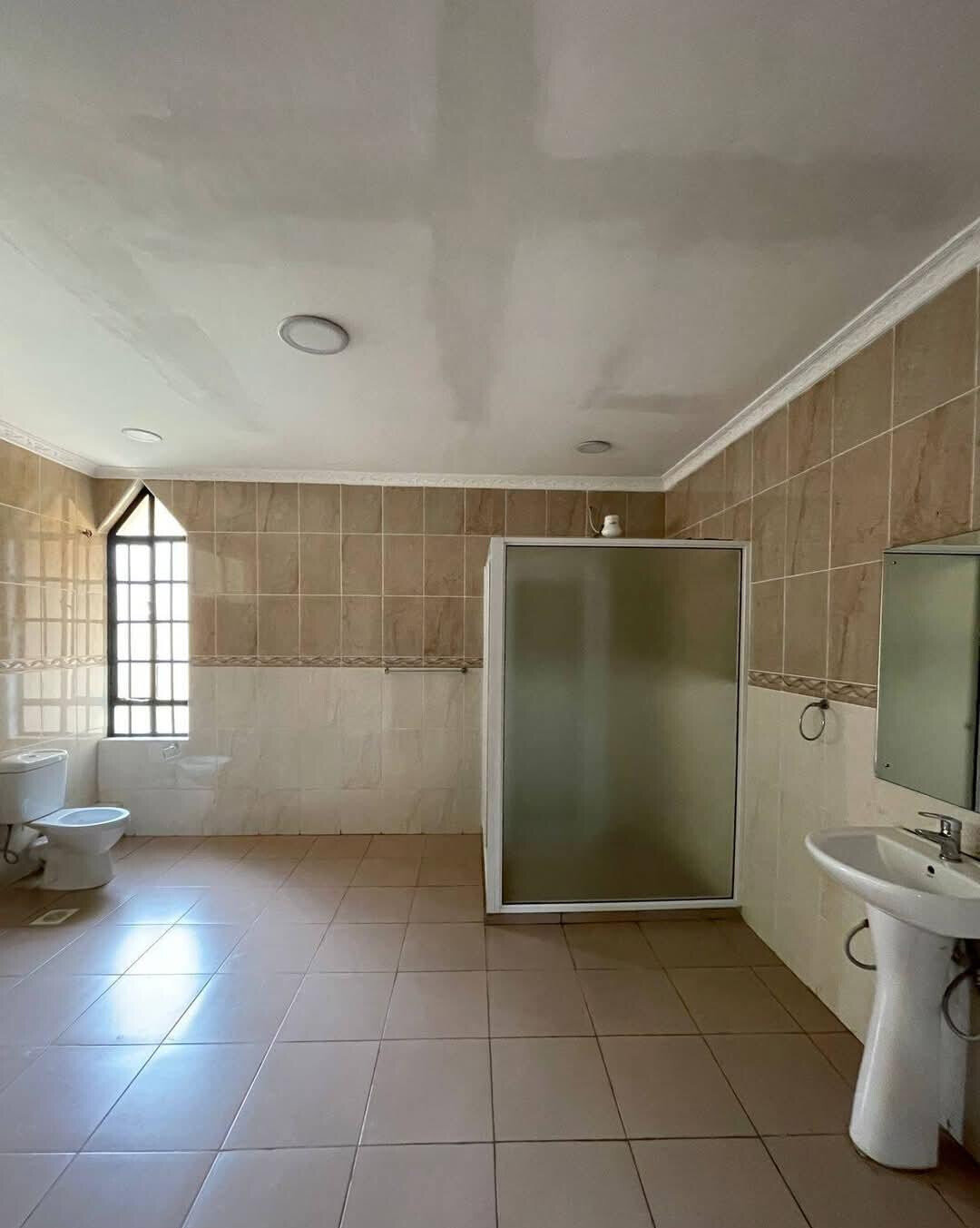 5BR Townhouse on Half-Acre in Kyuna – Nairobi