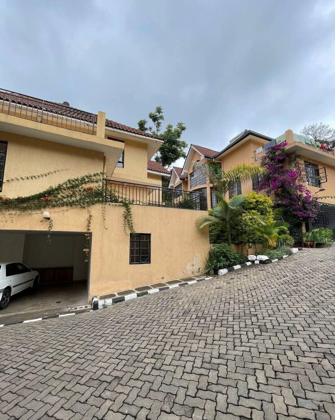 5BR Townhouse on Half-Acre in Kyuna – Nairobi