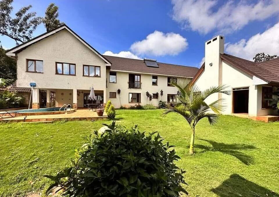7-Bedroom Ambassadorial Home with Pool & Guest Wing - Ridgeways