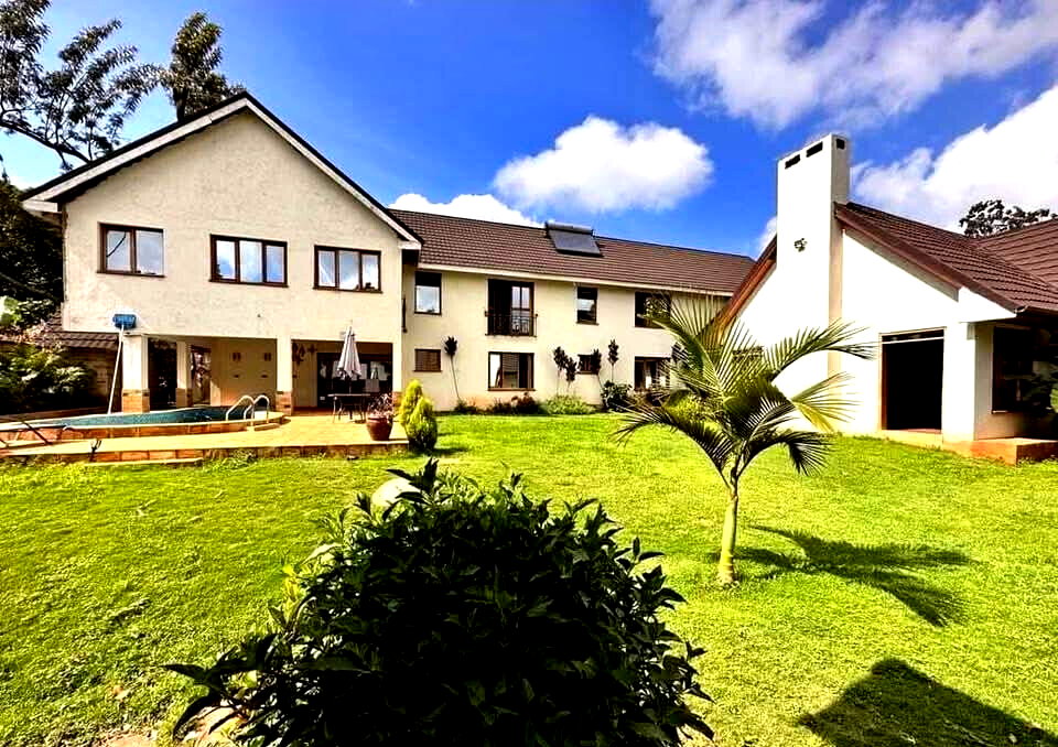 7-Bedroom Ambassadorial Home with Pool & Guest Wing - Ridgeways