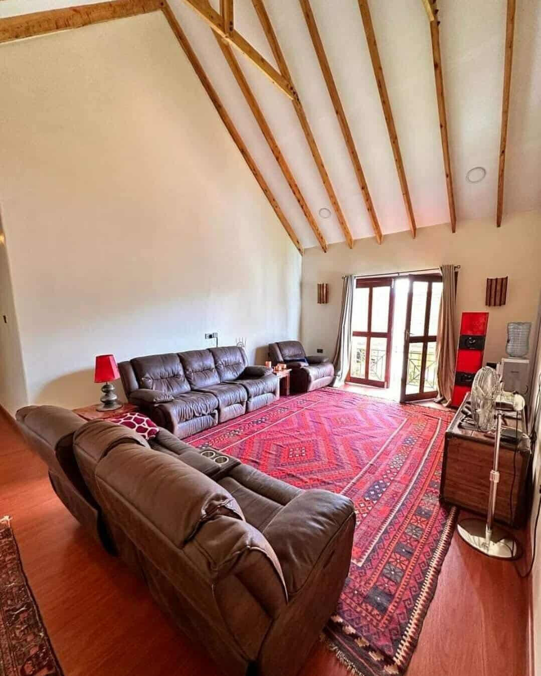 7-Bedroom Ambassadorial Home with Pool & Guest Wing - Ridgeways