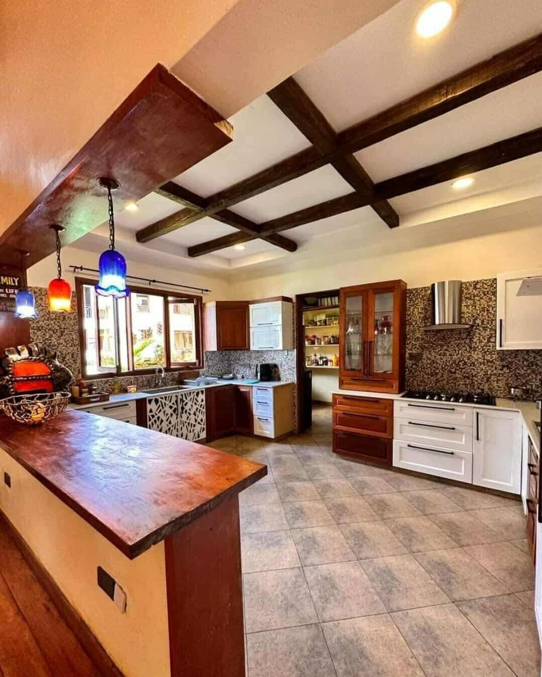 7-Bedroom Ambassadorial Home with Pool & Guest Wing - Ridgeways