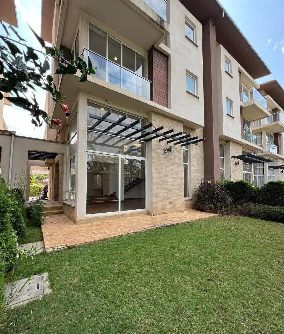 4BR All-Ensuite Townhouse with Pool & Borehole - Lavington