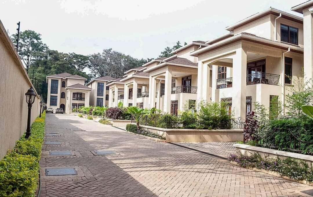 5-Ensuite Townhouse with Fireplace & Office - Lavington